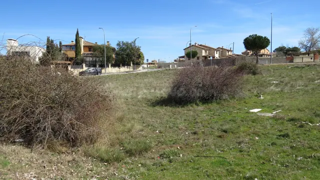 VENTA DE PARCELA URBANA EN EL SOTILLO, EXCELENTE ubicación - foto 2