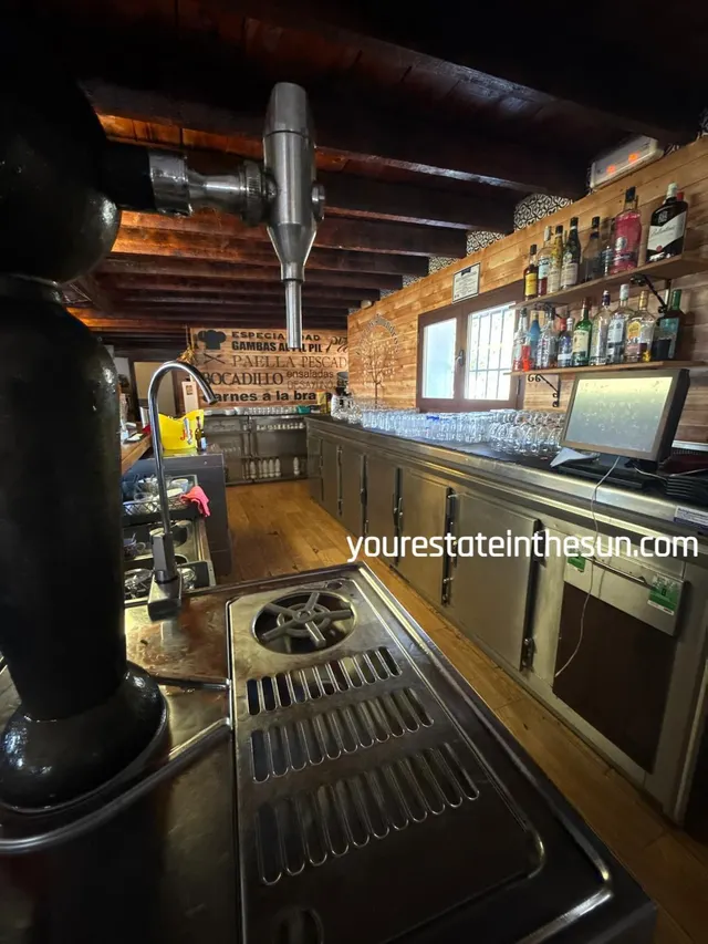 Restaurante 4 habitaciones 373m² en venta - El Madroñal — 46