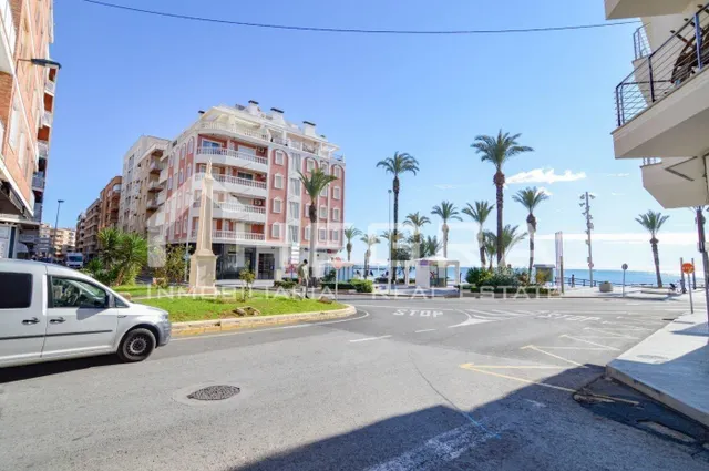 Se vende solar con proyectos y licencias de obra en Torrevieja, zona Habaneras — 28