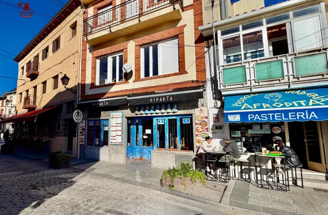 Bar Restaurante con 128m2 distribuidos en planta comercial de 98m2 más almacén de 30m2, ofreciendo una distribución cómoda, funcional y muy eficiente para el desarrollo de la actividad h — 7