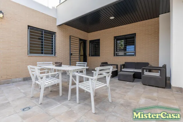 EXCLUSIVA!! Piso 3 dormitorios , 2 baños ,garaje y trastero . Gran patio  y piscina comunitaria . ROTA — 37