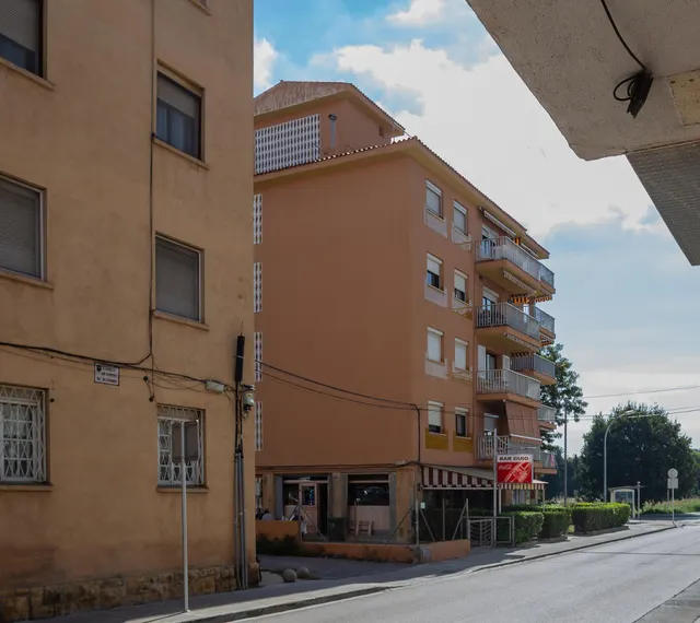 Piso de 3 dormitorios con terraza en el centro de Torredembarra — 24