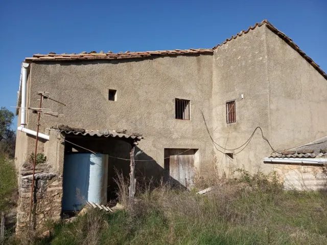 Finca rústica con casa, pajar y corrales en Benabarre - foto 2