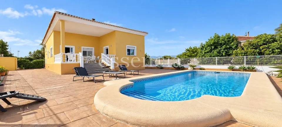 Villa en Oliva  playa urbanización Canyaes