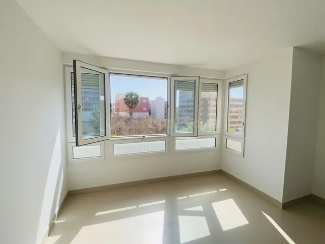 GRAN VIVIENDA DE 4 DORMITORIOS CON GARAJE Y VISTAS PANORÁMIC - foto 4