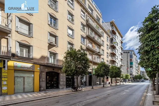 PISO COMPLETAMENTE REFORMADO EN CALLE RECOGIDAS — 40