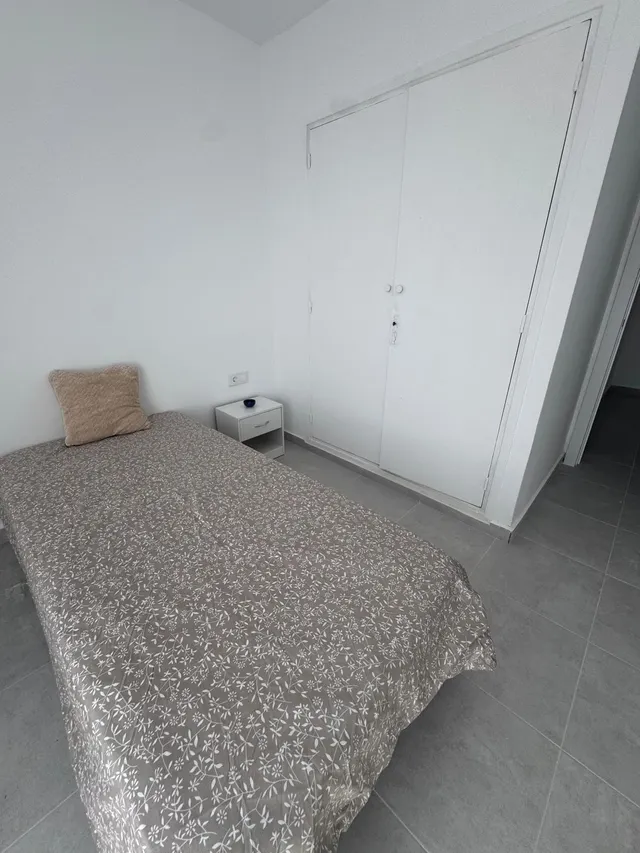 PISO EN VENTA DE 4 DORMITORIOS Y 2 BAÑOS — 8