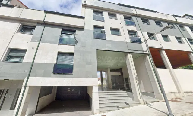 Se vende piso OKUPA en Lalín (Pontevedra).