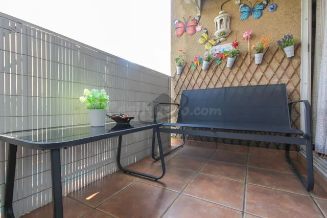 VIVIENDA EN FINCA SEMINUEVA CON PISCINA. AMPLIO BALCÓN Y VIS - foto 3