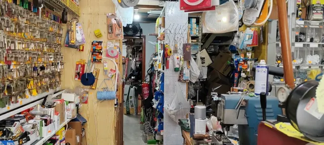 SE VENDE LOCAL /FERRETERIA/FUNCIONANDO — 2