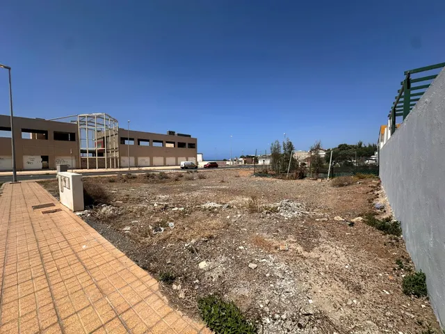 SOLAR URBANO EN EL CASTILLO DEL ROMERAL — 10