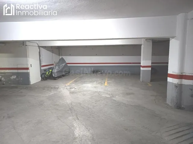 Se aquila plaza de garaje para vehículo pequeño - foto 2