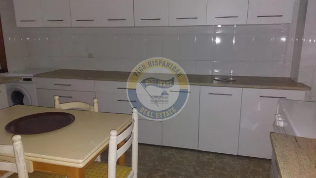 Amplio piso  reformar, en el entorno de Travesía de Vigo — 11