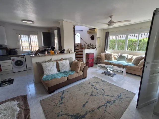 CHALET CON JARDÍN GRANDE, SÓTANO Y PISCINA PRIVADO! - foto 4