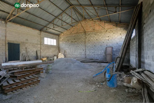 Nave industrial con amplio terreno urbano en Pulianas (Grana - foto 4