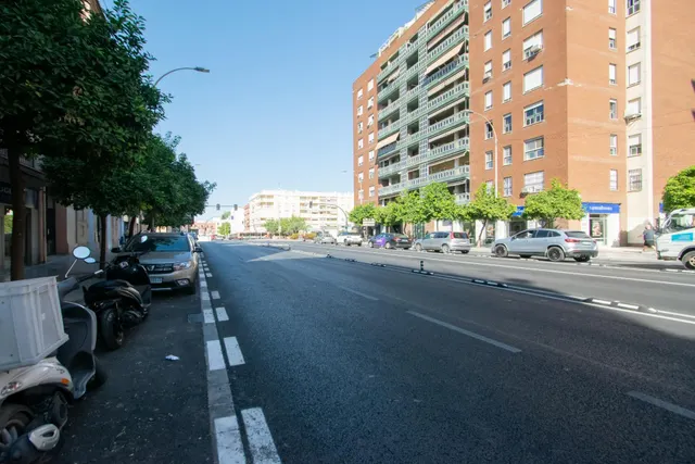 Bonito piso próximo a Santa Justa con terraza y ascensor. — 28