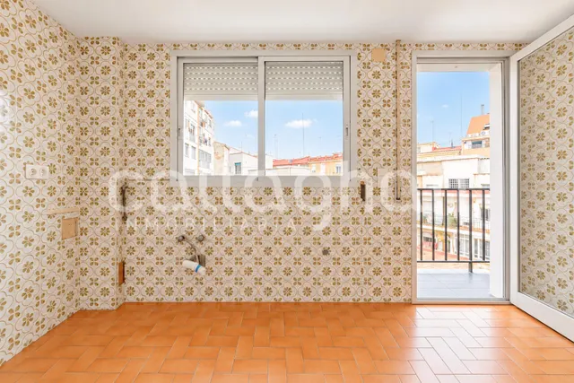 Piso con gran potencial de reforma en ruzafa – 4 habitaciones y 2 balcones — 39