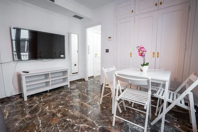 PISO CON LICENCIA TURISTICA EN CALLE NAVAS — 5