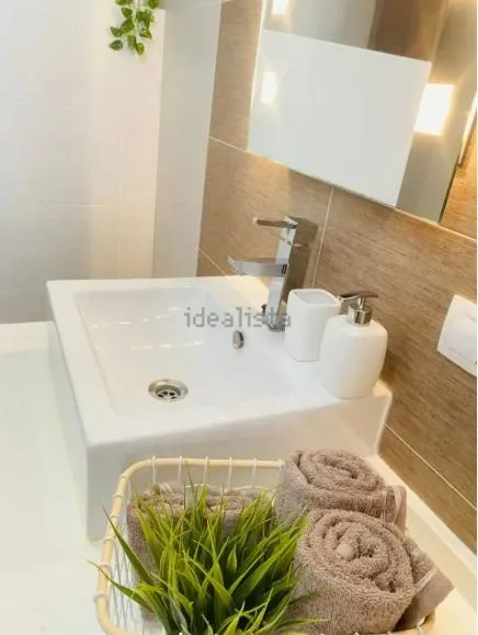 ALQUILER DE LINDA VIVIENDA REFORMADA ZONA ALTOZANO CON TERRAZA — 24
