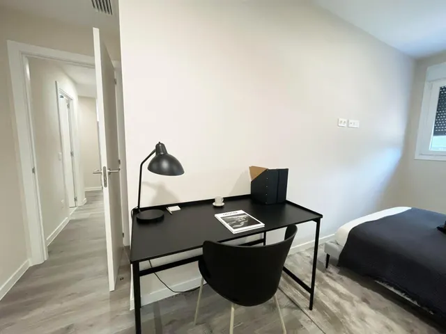 Pisos 3 habitaciones a estrenar en Teatinos / Carlos de Haya — 18