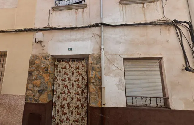 Se vende piso OKUPA en Abarán (Murcia). - foto 2