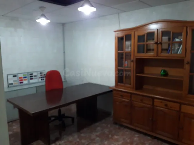 LOCAL EN MUY BUENA ZONA PARA TRABAJAR — 3
