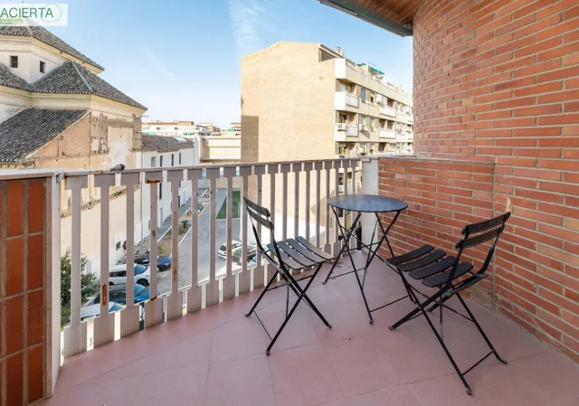 ¡Oportunidad Única en Granada! Piso Espectacular en Plaza de