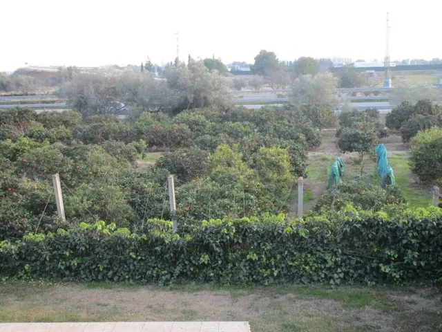 Chalet en venta de dos plantas, con piscina y tres almacenes. — 19