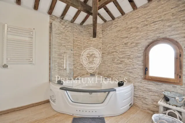 Casa señorial reformada en Llinars del Vallés — 36