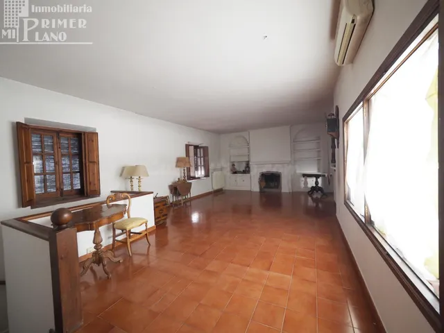 Amplia Casa en el Centro de Tomelloso – ¡Ideal para Reformar