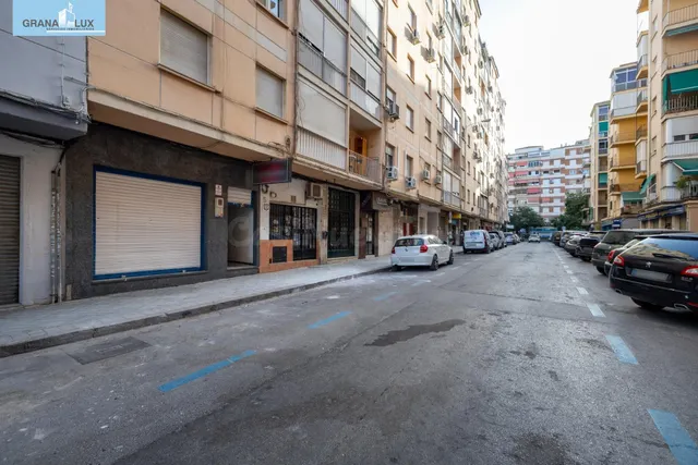 ¡Oportunidad Única en Angel Barrios! Local de 147m2 por solo 190.000€ — 5