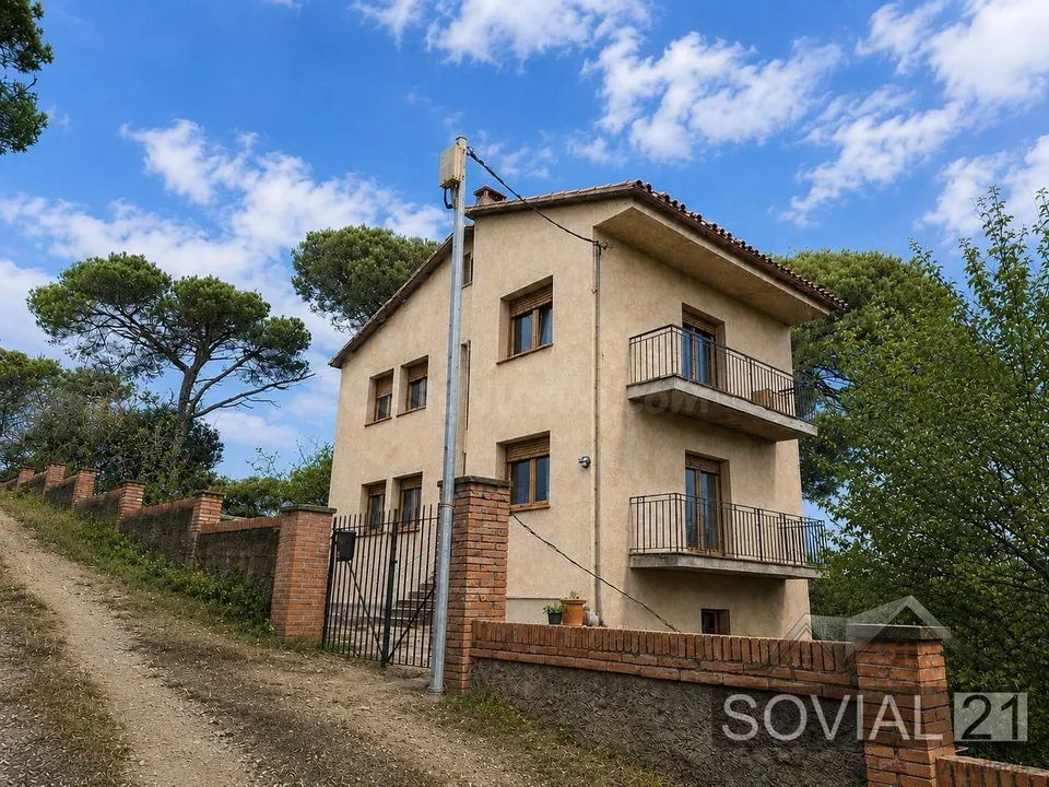 Casa unifamiliar con jardín y gran potencial en Vallvidrera