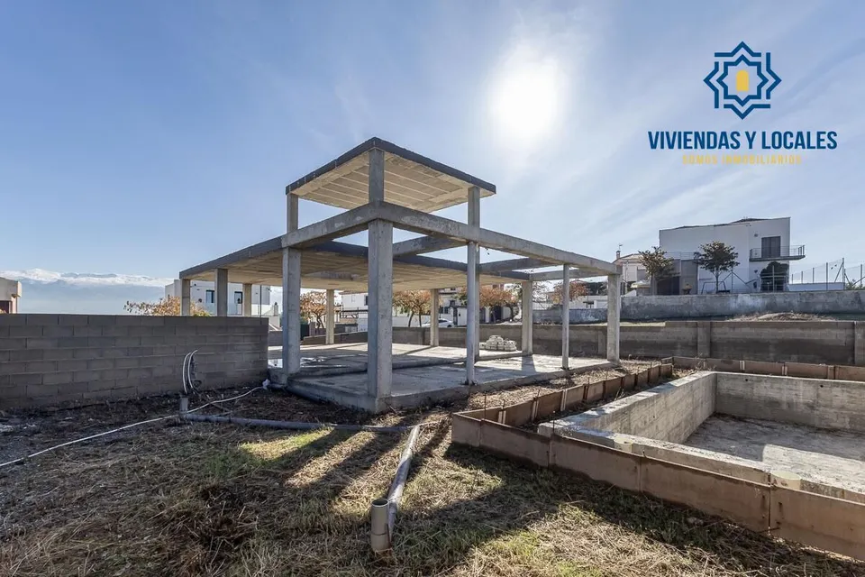 Parcela exclusiva con estructura de Chalet independiente y piscina en Urb. El Montecillo, Las Gabias