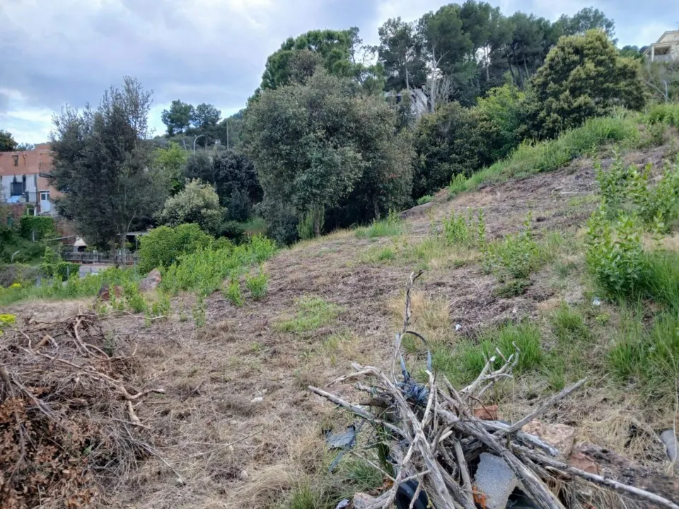 TERRENO PARA LA CONSTRUCCIÓN DE UNA VIVIENDA UNIFAMILIAR EN SANT LLORENÇ SAVALL