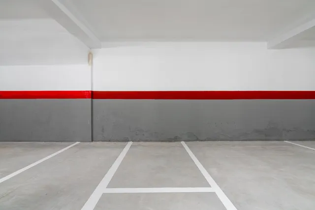 PLAZA DE MOTO EN VENTA EN LA AVENIDA FEDERICO GARCIA LORCA — 4