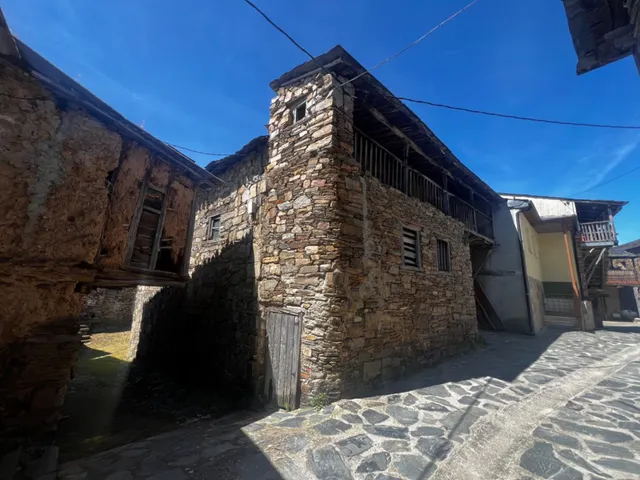 FANTASTICA CASA DE PIEDRA EN LOMBILLO — 7