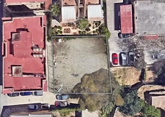 ¡Oportunidad Inversores! Terreno Urbano Residencial de 394 m2 en Carlos Haya, Málaga — 2