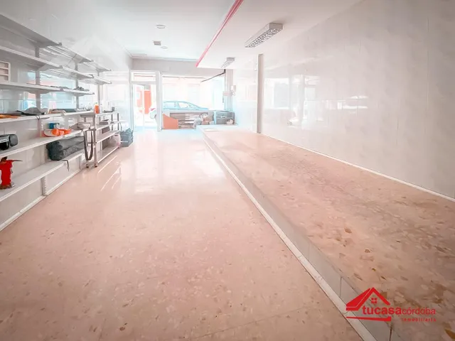 Amplio local comercial en Huerta de la Reina, Córdoba
