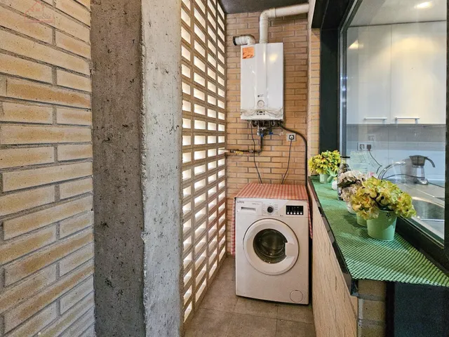 Inmueble en venta con terraza, plaza de garaje y trastero junto al Metro Urgel! — 12
