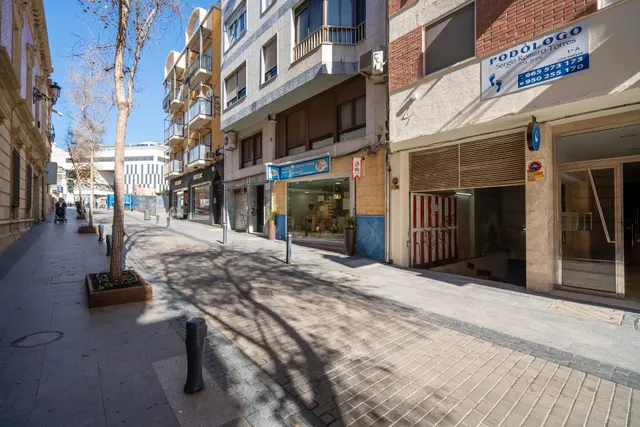 Plaza de garaje en el centro — 3