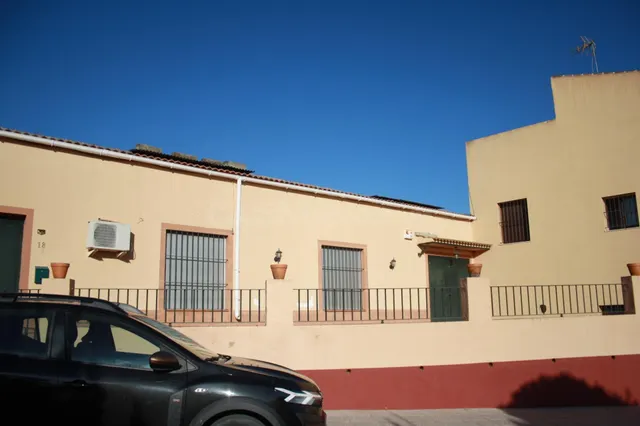 Local, oficina y cochera de alquiler en un mismo conjunto. - foto 4