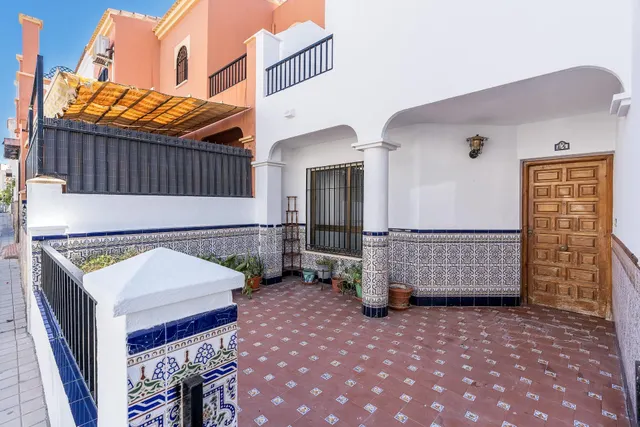 CASA ADOSADA EN MOTRIL — 42