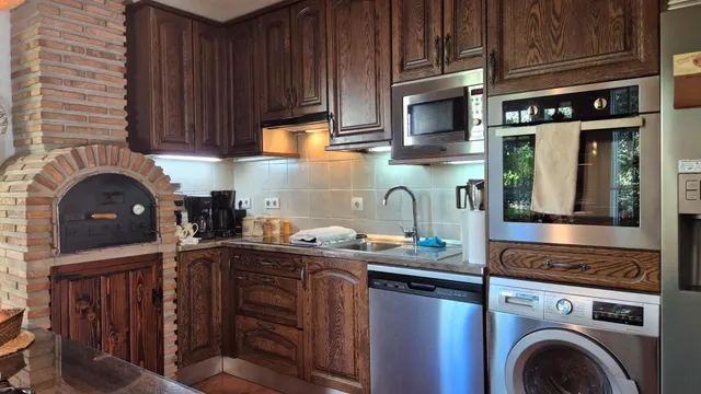 Precioso chalet con espectacular piscina y jardín autóctono — 38