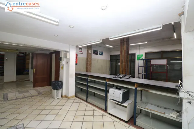 LOCAL COMERCIAL MUY ESPACIOSO PUERTA ACCESO CAMIONES — 20