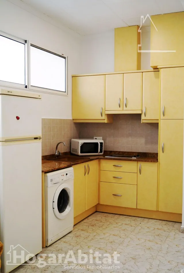 AMPLIA CASA CON DOS TERRAZAS Y BALCÓN EN EL CENTRO — 30