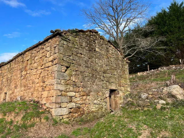 SARO. TERRENO DE 18490 METROS CON CABAÑA PARA REHABILITAR — 7