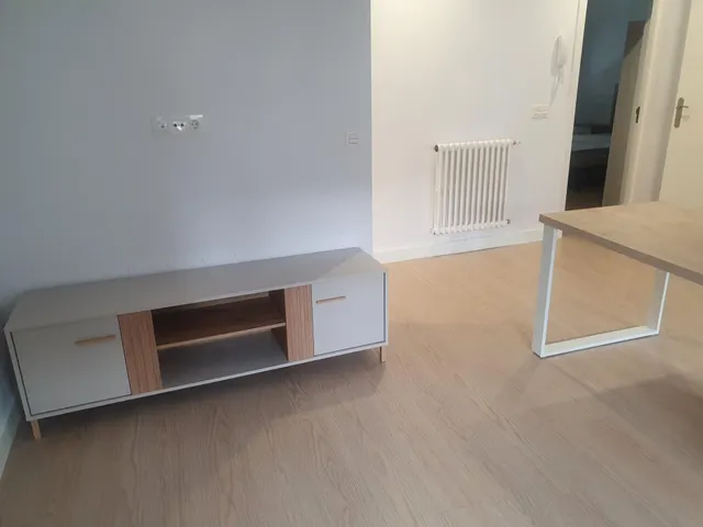SE ALQUILA HABITACIÓN COMPLETAMENTE REFORMADA — 17