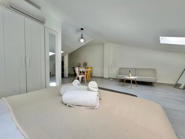 ESTUDIO CON LICENCIA VACACIONAL (MALAGA CENTRO) — 4