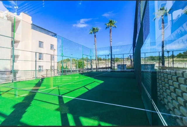 Luminoso piso de 3 dormitorios con piscina y pádel en Comunidad Bahía — 35