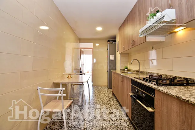 Amplitud y luz mediterránea en este piso totalmente reformado con terraza en Oliva — 5